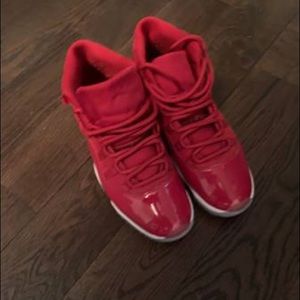 Air Jordan 11 red